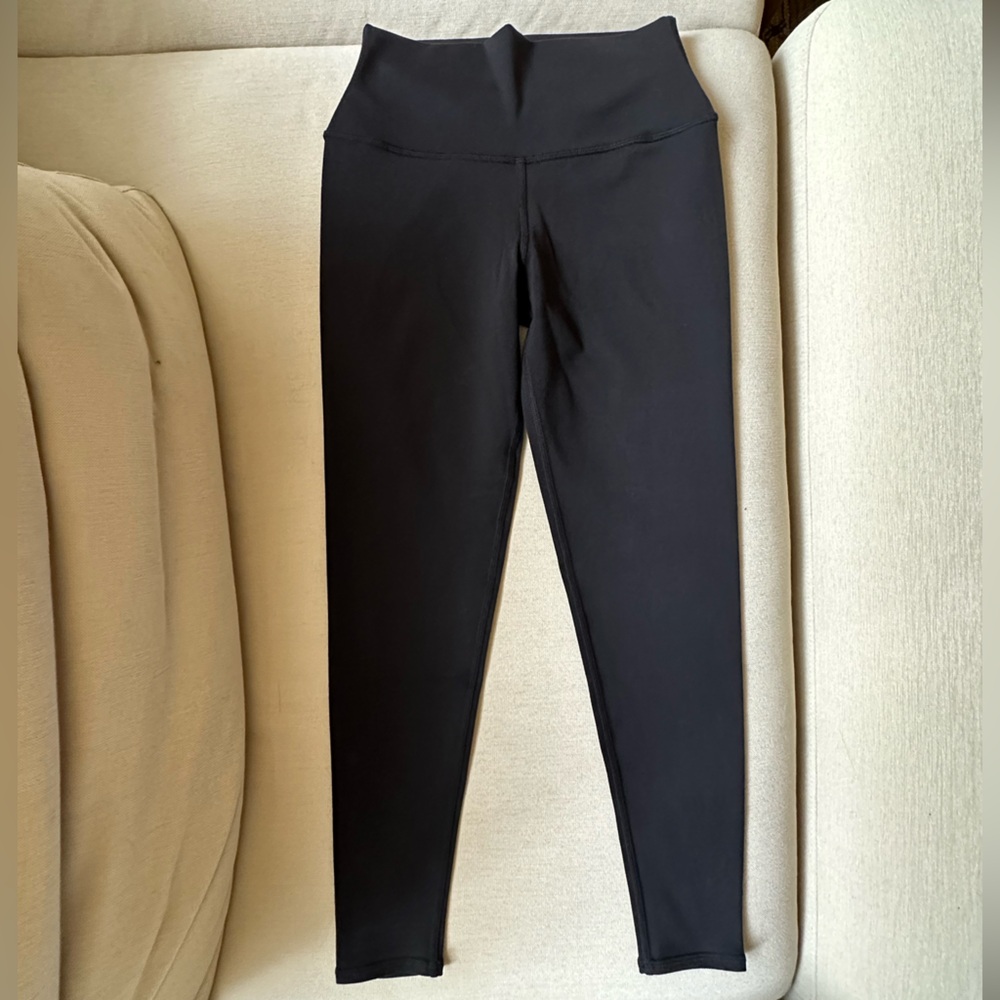 ALO YOGA. 7/8 Black High-Waisted Airbrush Leggings